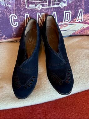 Vintage Early 1940s Suede Pumps by Eaton’s Canada